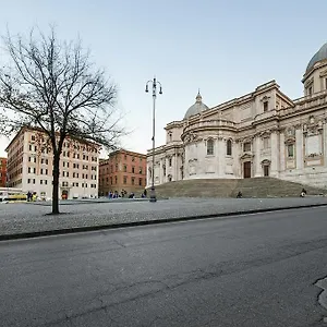 White Flat Colosseo , Roma Italia